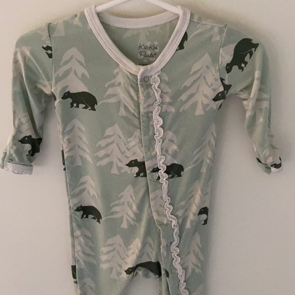 Kickee Pants Aloe Bears and Treeline Series 0-3M Onesie with Ruffles. - Picture 2 of 6